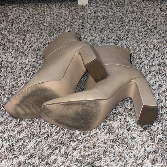 Ankle boots with heels - Picture 3 of 8